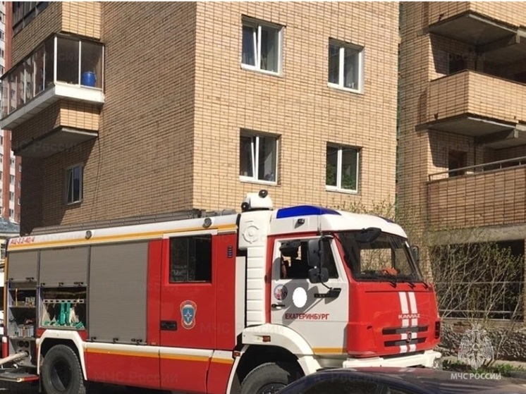 Двадцать человек эвакуировались при пожаре в пятиэтажке в Невьянске