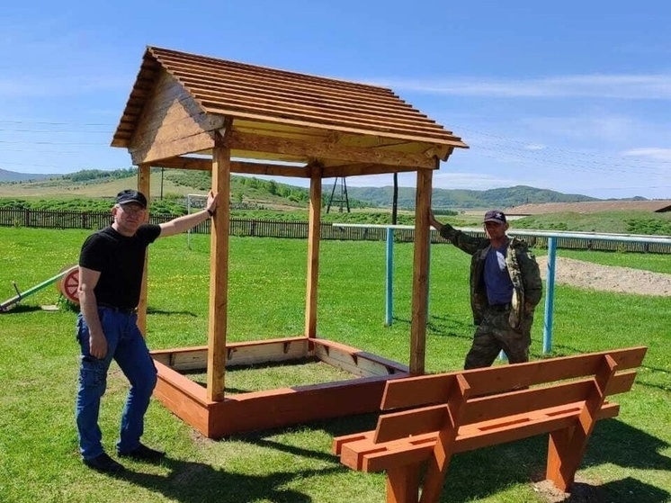 Юные жители села Хакасии получили необычный подарок ко Дню защиты детей