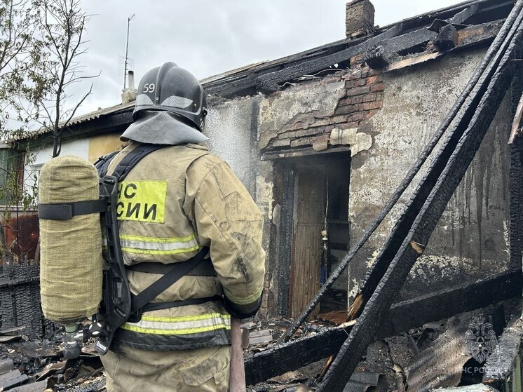 Жилой дом загорелся в Большереченском районе Омской области