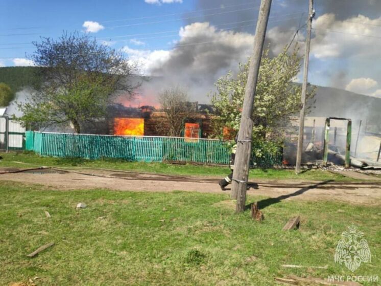 В посёлке Жигалово из-за детской шалости сгорело два двухквартирных дома