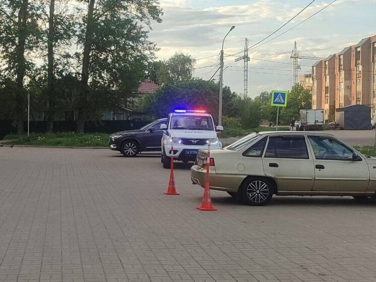 В Великом Новгороде на Прусской улице 80-летний водитель сбил пешехода