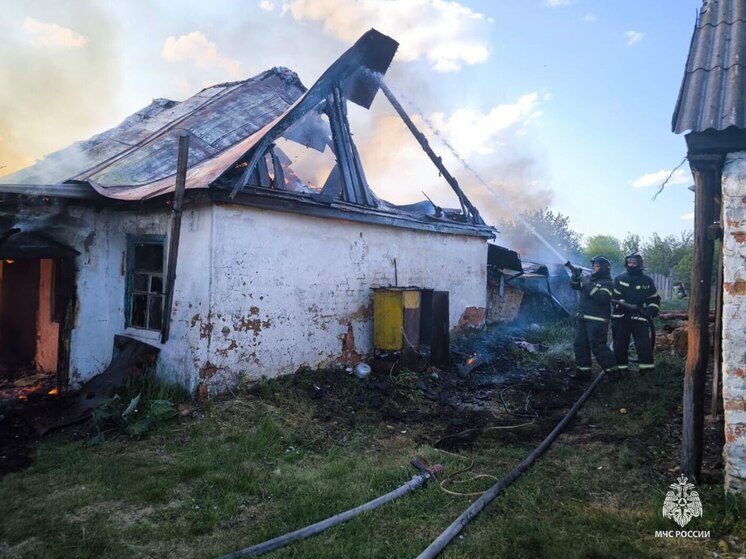 В Богородицком районе пожар в доме тушили 11 огнеборцев и 3 единицы техники
