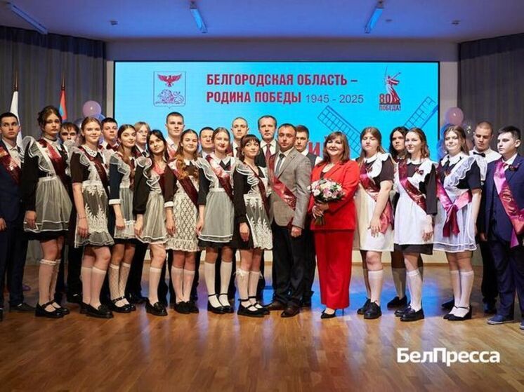Краснояружцы на последнем звонке почтили память выпускников времен Великой Отечественной войны