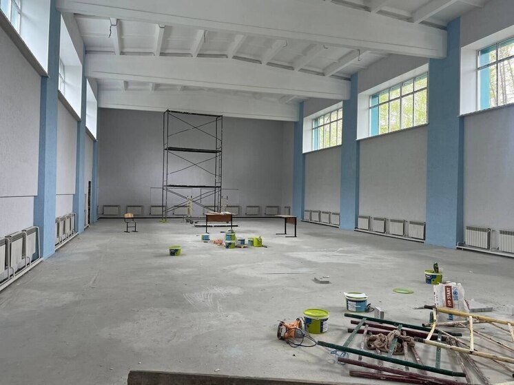 Томичам показали, как ремонтируют школу №11