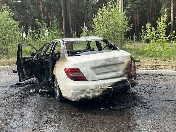 Автомобиль сгорел в Ангарске после ДТП