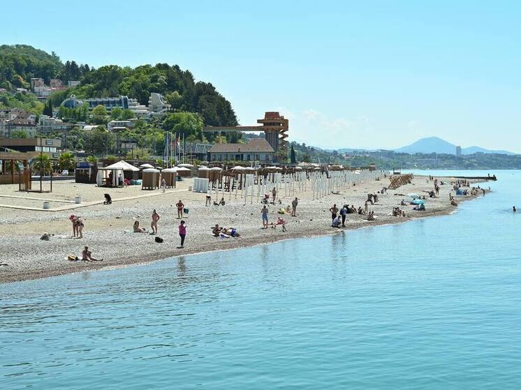 В Сочи завершается благоустройство пляжа «Волна»