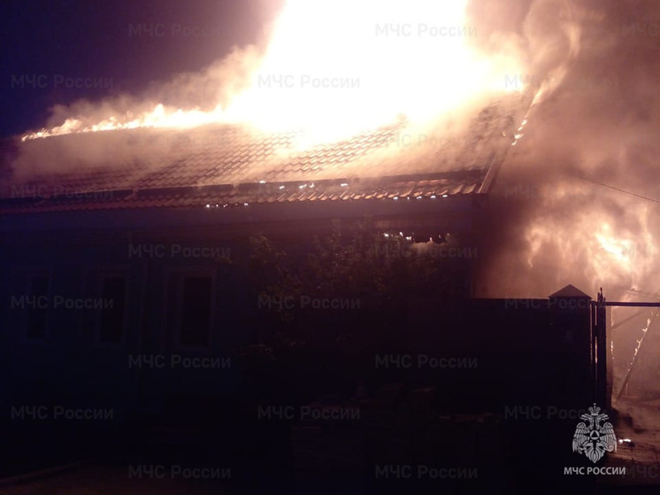 В деревне Устье Дзержинского района сгорел двухквартирный дом