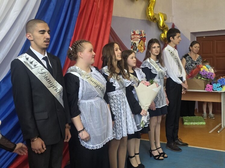 Последний звонок прошел в Локнянской школе