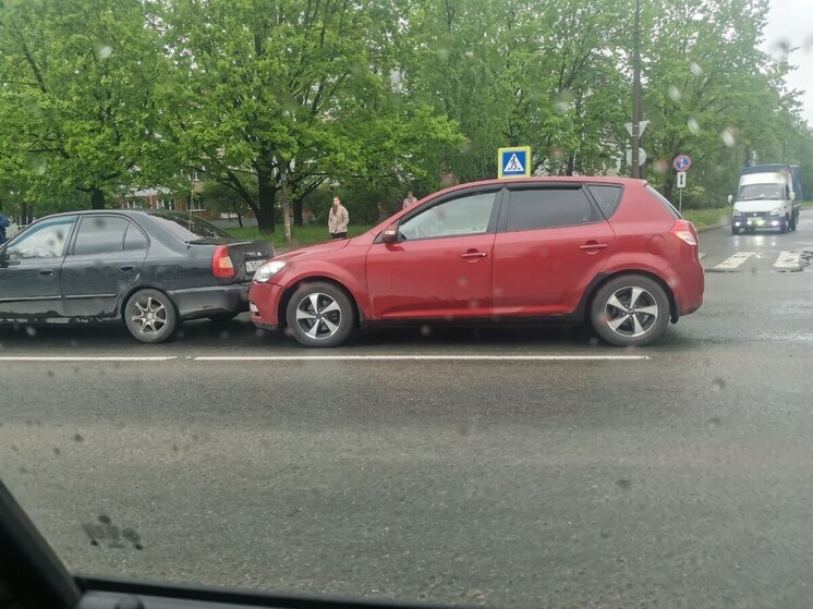 ДТП случилось на улице Юбилейной в Пскове