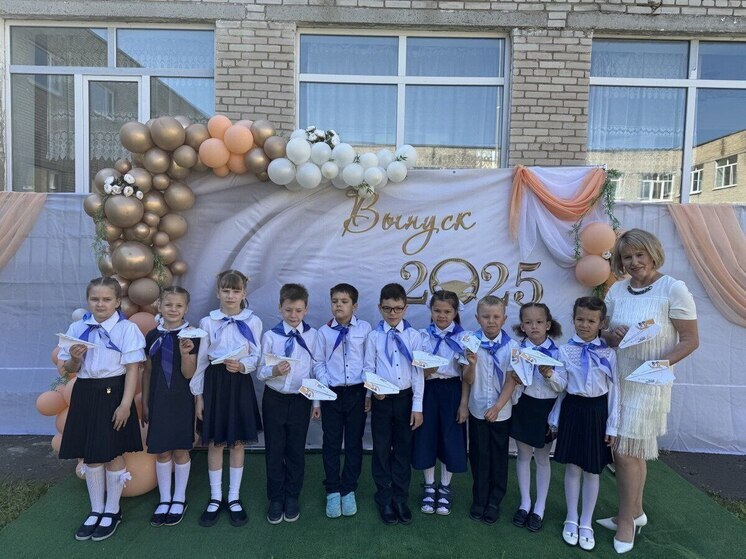Традиция "Самолётик будущего" на "Последнем звонке" в Серпухове