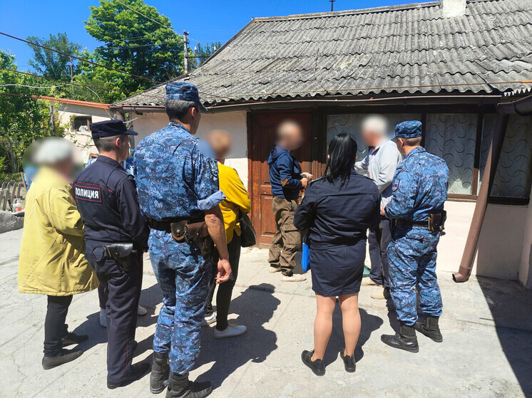 Судебные приставы помогли жительнице Белогорска вселиться в дом к брату