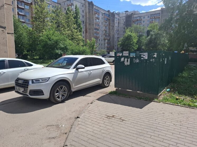 Семилетний мальчик погиб под колёсами автомобиля во дворе дома в Липецке