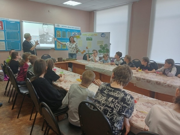 Тамбовские школьники раскрасили гипсовых солдатиков