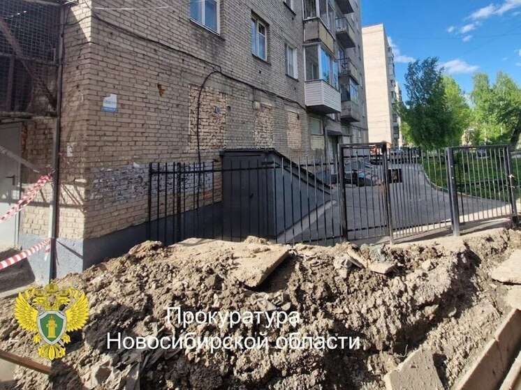 Подросток погиб, упав в неогороженную яму в Новосибирске