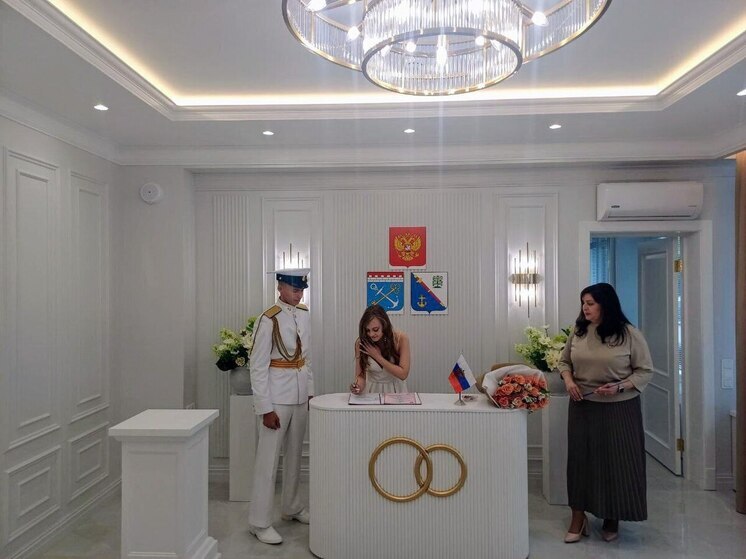 В Ломоносовском районе открыли после ремонта ЗАГС