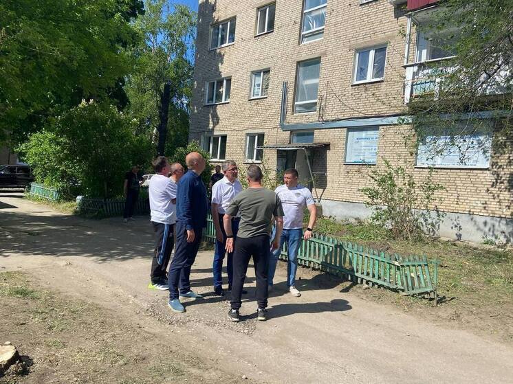 Дмитрий Миляев осмотрел дома, которые получили повреждения от атаки дронов