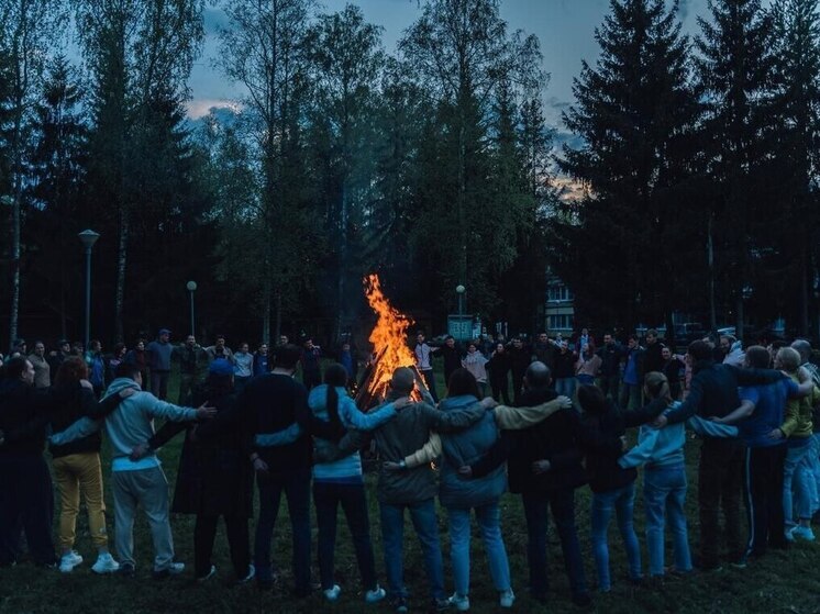 С костром и раскопками: в Гатчинском районе прошел слет молодых прокуроров