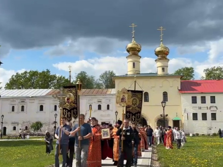 Тихвинскую икону Божией Матери перенесли в Успенский собор
