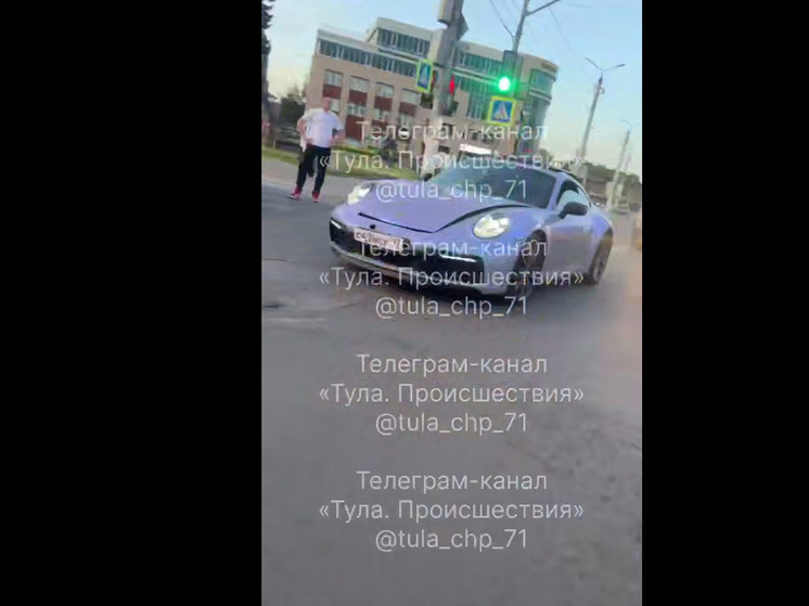 В Туле "Фольксваген Поло" столкнулся со спорткаром "Порше 911"