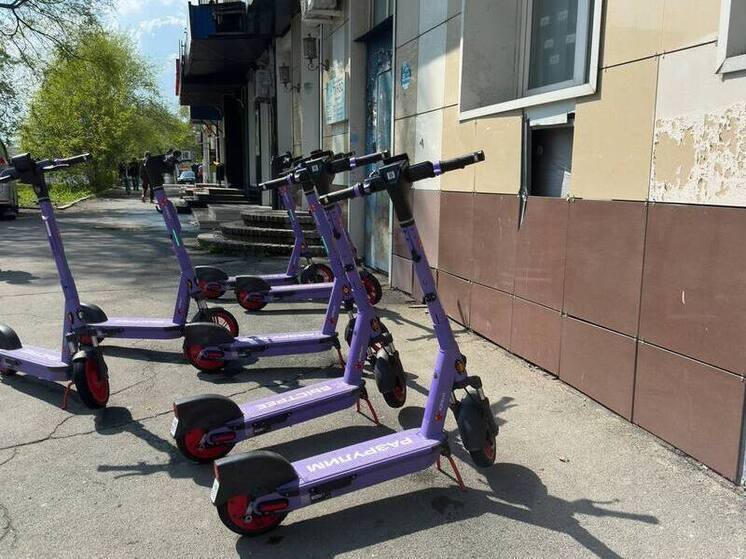 Осторожно, самокат!: жители Владивостока не могут выйти из подъезда