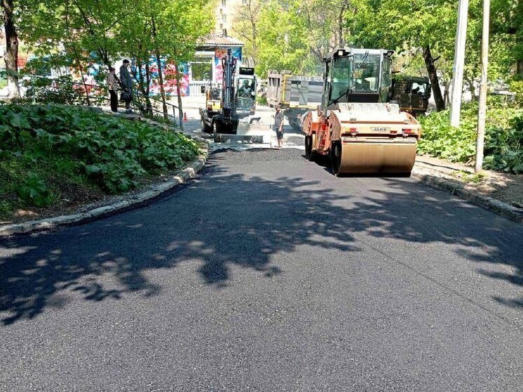 Во Владивостоке продолжают обновлять дороги