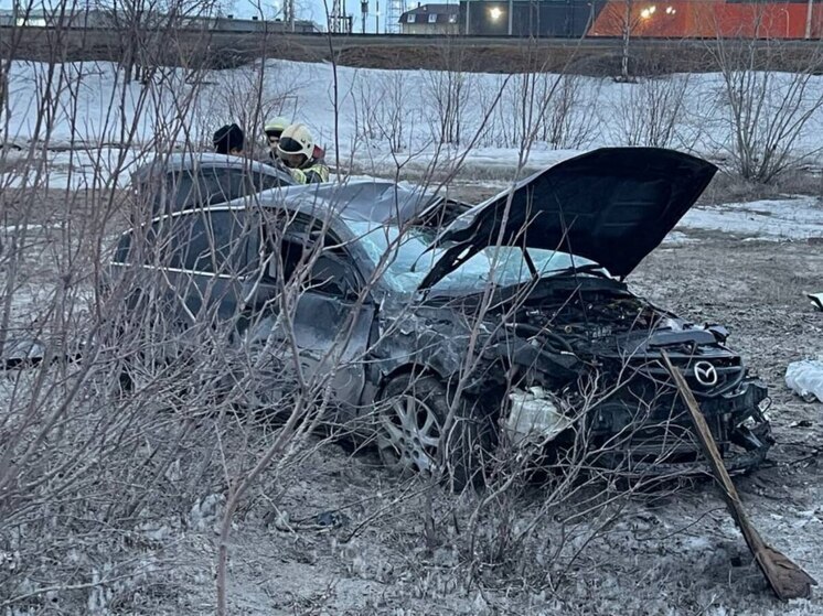 Водитель попал в больницу, опрокинувшись вместе с авто в Новом Уренгое
