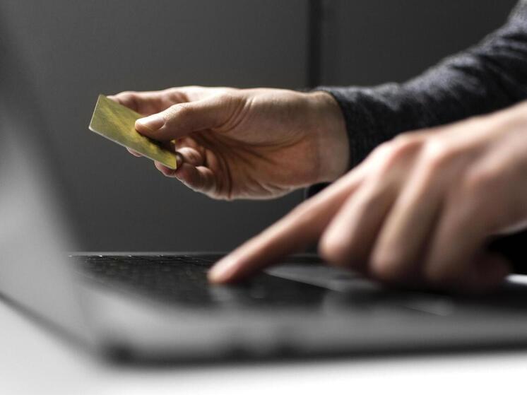 ВТБ предупреждает: отдал карту «курьеру» - стал дропом