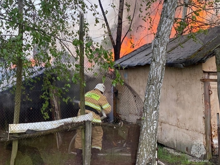 В Сухиничах вечером вспыхнул пожар