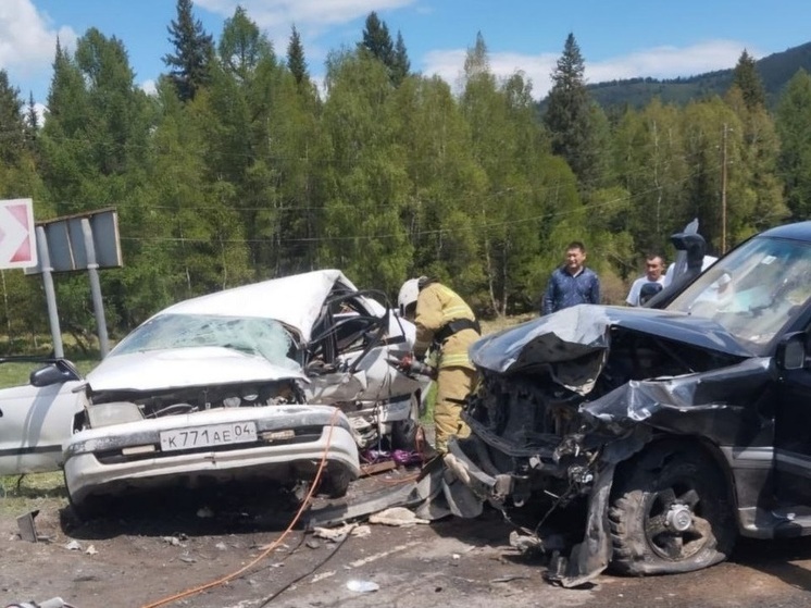 На Алтае в серьезной аварии погиб человек
