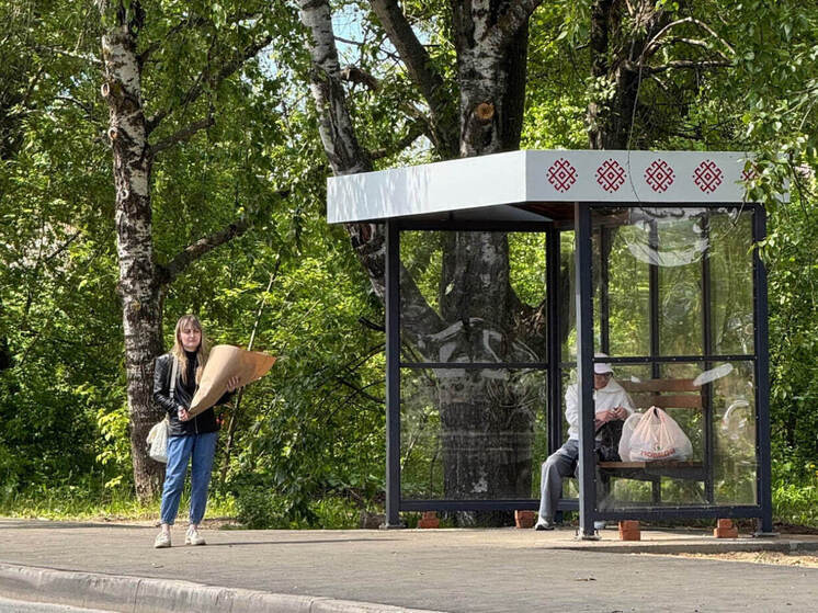 Два остановочных павильона с марийским орнаментом появились в Йошкар-Оле