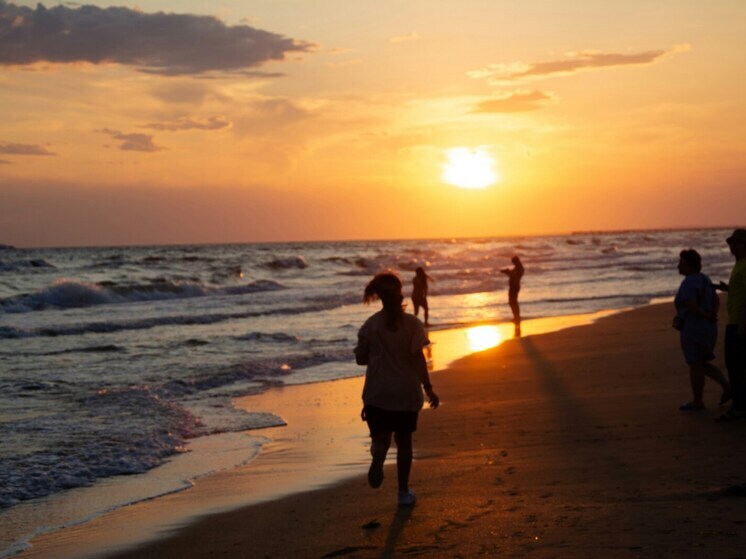 Россияне едут на побережье Анапы, не обращая внимания на сложную экологическую ситуацию в городе-курорте