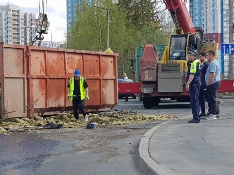 В Петрозаводске произошла авария с мусоровозом, в результате которой пострадал один человек