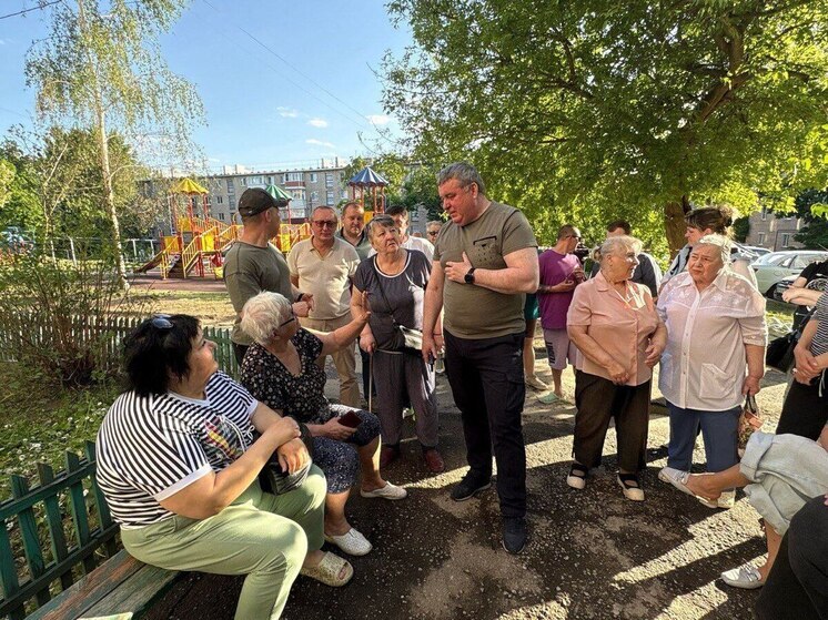 Беспалов пообщался с жителями поврежденных дронами ВСУ домов в Туле