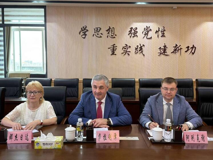 Курс на Азию: губернатор вернулся из Вьетнама, а ВлГУ - из Китая