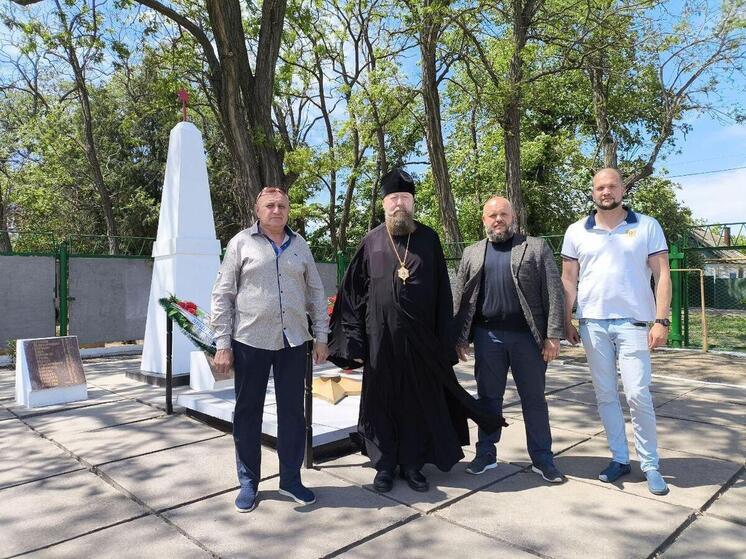 Состоялся рабочий выезд главы Алешкинского района на мемориал в поселок Брилевка
