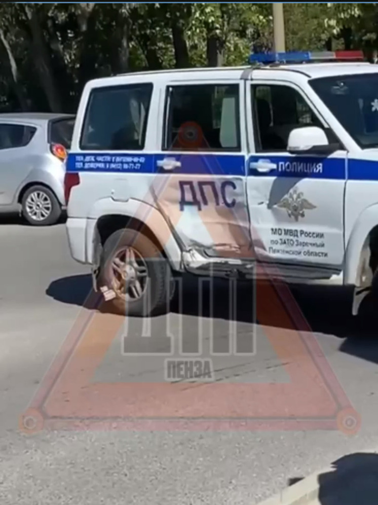 В Заречном автомобиль протаранил машину ДПС