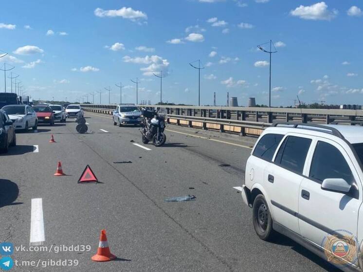 В Калининграде мотоцикл врезался в легковой автомобиль