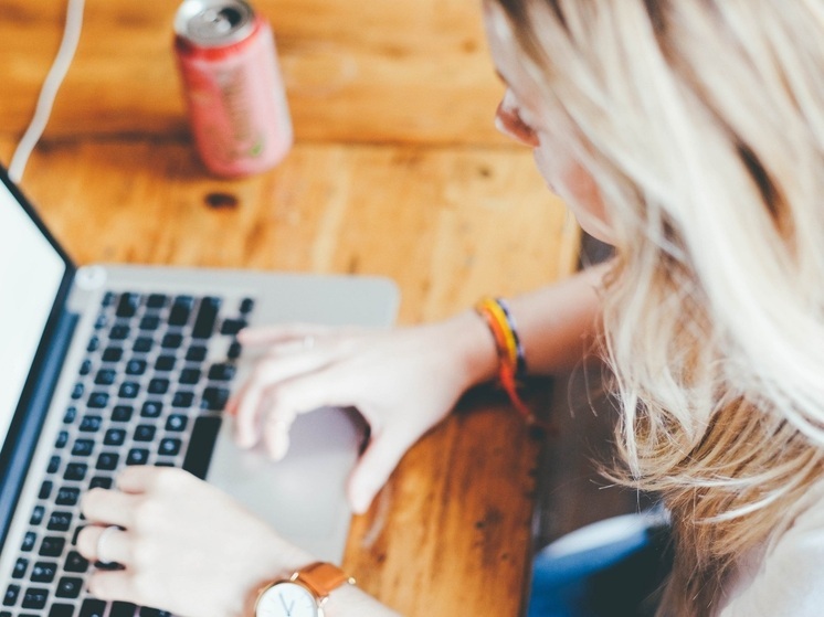 Миронов и Гусев выступили за право получать самозанятыми россиянками выплаты по беременности