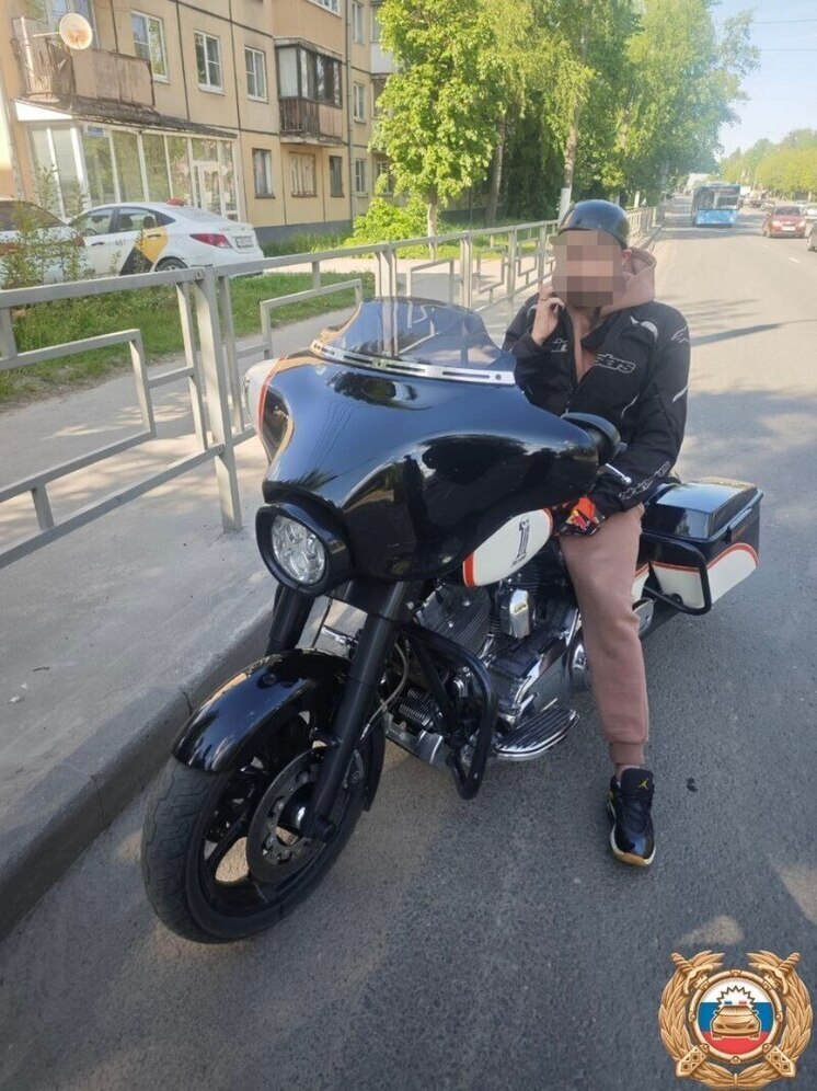 В Твери сотрудники ДПС остановили мотоциклиста без прав