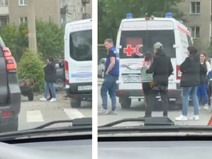 Автомобиль скорой помощи столкнулся с иномаркой в Новосибирске