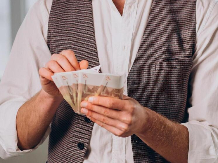 Двое брянцев провернули аферу с валютой на 50 000 рублей