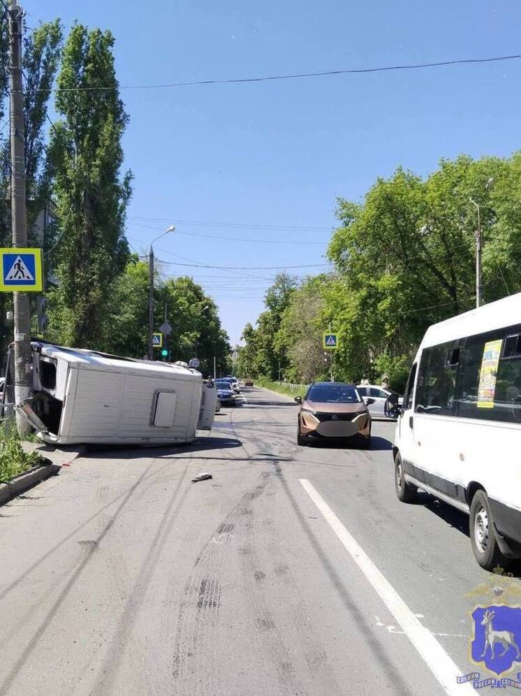 В Самарской области 26 мая перевернулась маршрутка, 3 человека пострадало