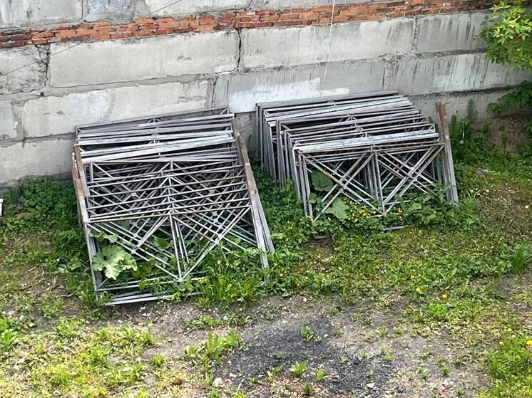 В Прокопьевске подростки попытались похитить металлическое ограждением