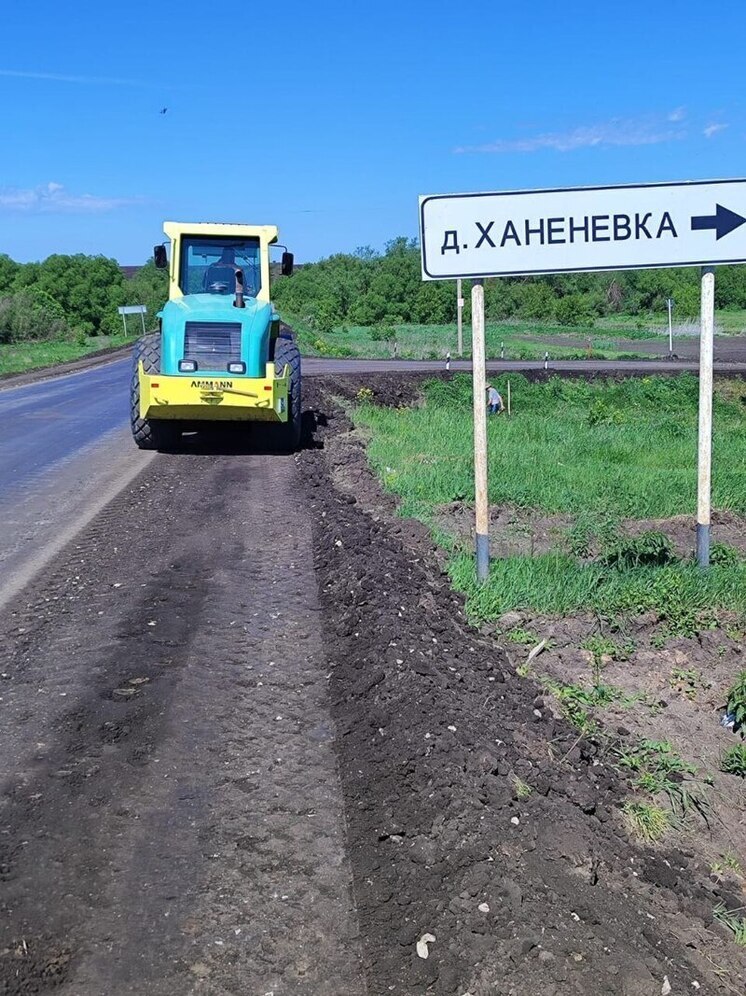 В Пензенском районе продолжается ремонт дороги, соединяющей деревню Ханеневку и село Большая Елань