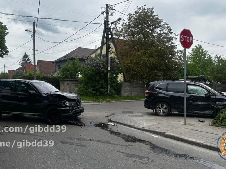 В Калининграде машина после аварии вылетела на тротуар и сбила ребёнка