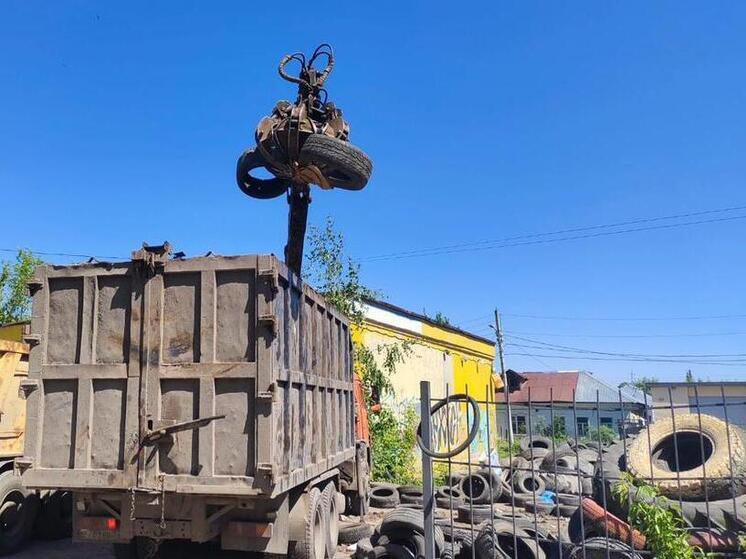 С улицы Электровозной в Нижнем Новгороде вывезли более 60 тонн шин