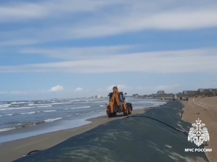 Несмотря на сообщения об обнаружении новых фракций мазута в акватории, курортники все равно выбирают Анапу