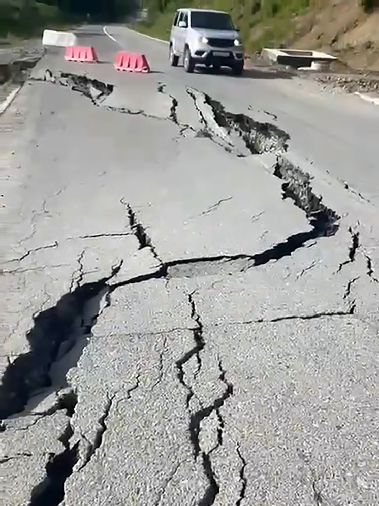 В Северной Осетии ливни размыли участок трассы