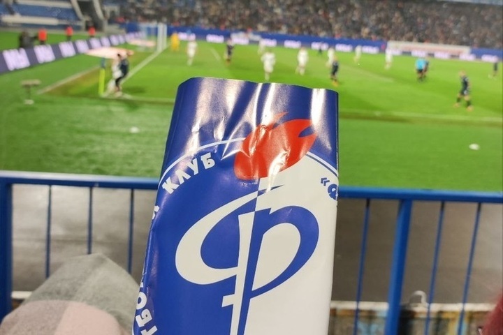 Российский футбольный клуб за день покинули 7 футболистов, включая капитана