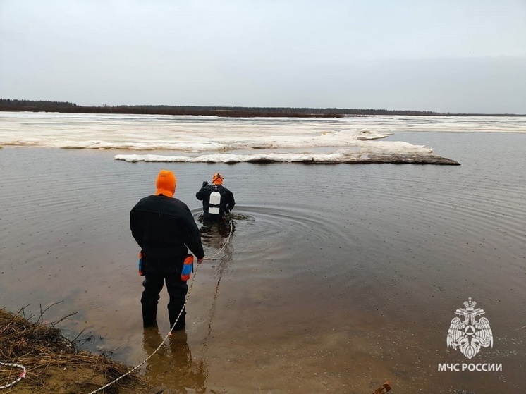 Для поиска человека подо льдом в НАО запустили подводный беспилотник